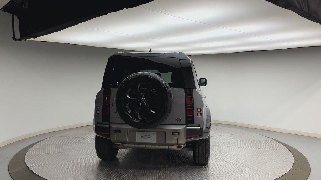 Land Rover Defender 2022