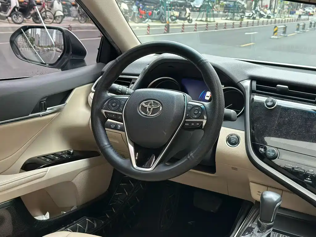 Toyota Camry 2021