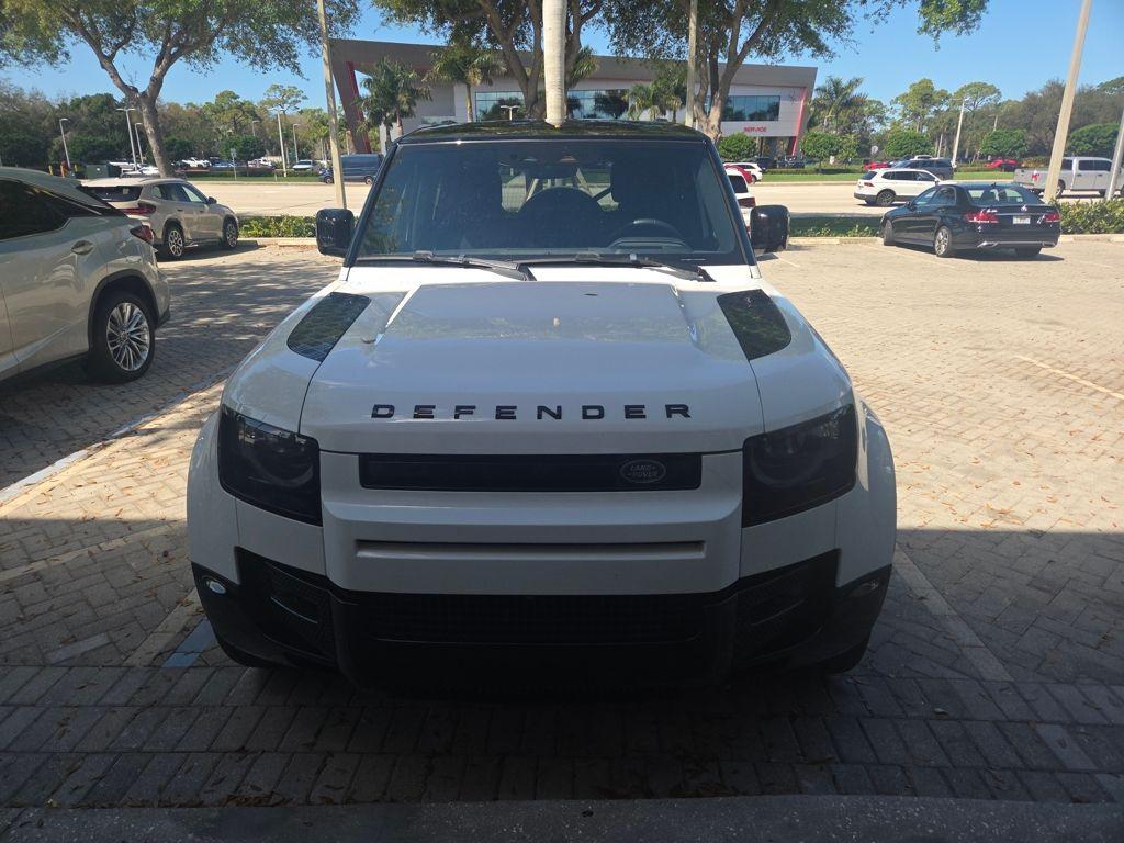 Land Rover Defender 2024