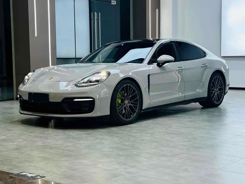 Porsche Panamera 2023