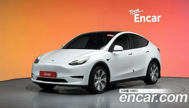 Tesla Model Y 2024
