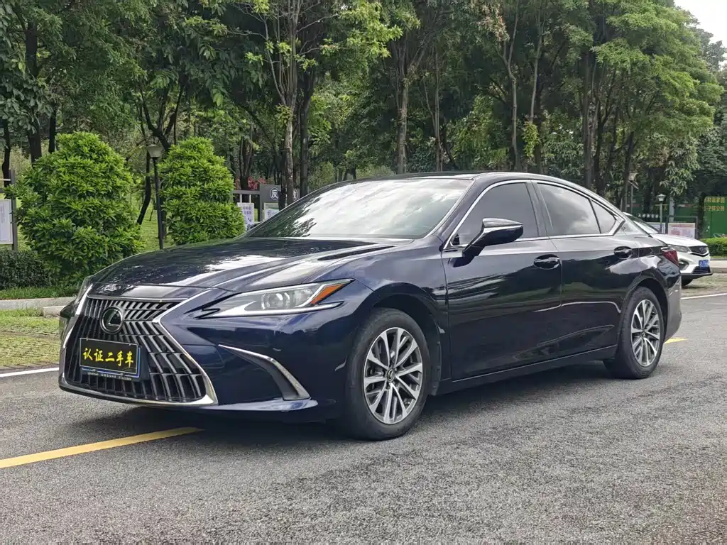 Lexus ES 2021