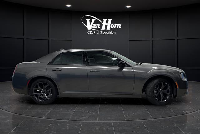 Chrysler 300 2023
