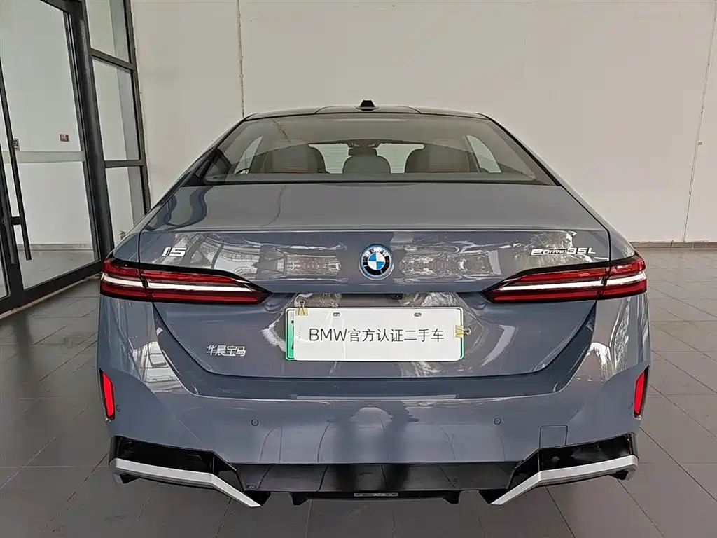 BMW i5 2024