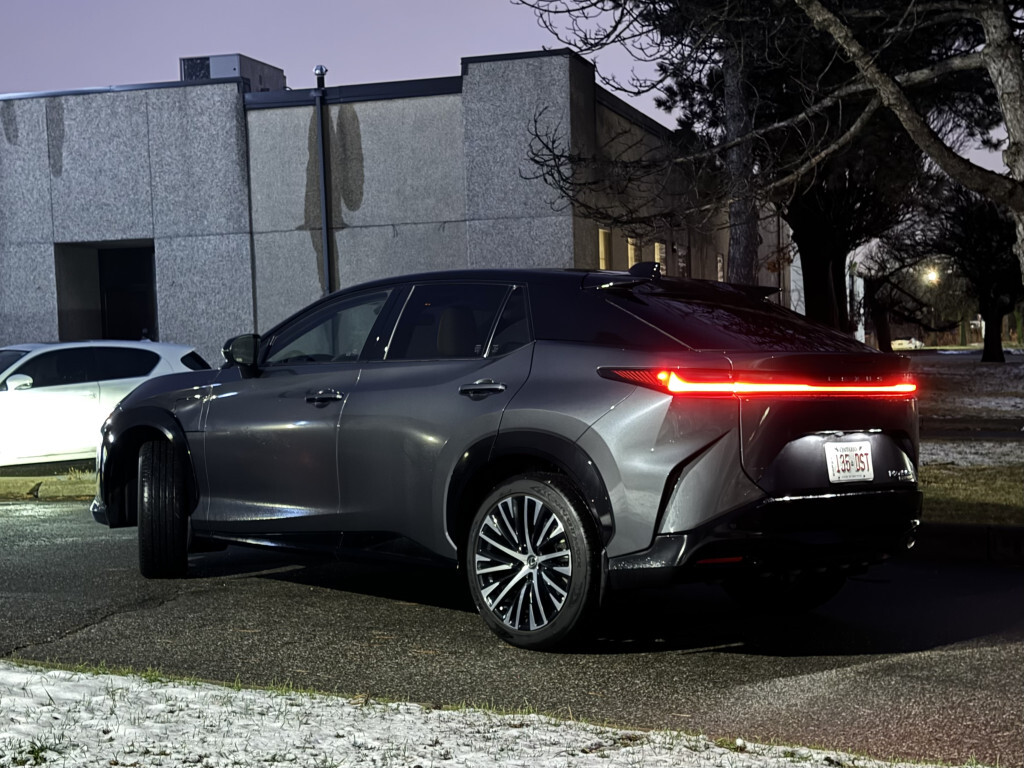 Lexus RZ 2023