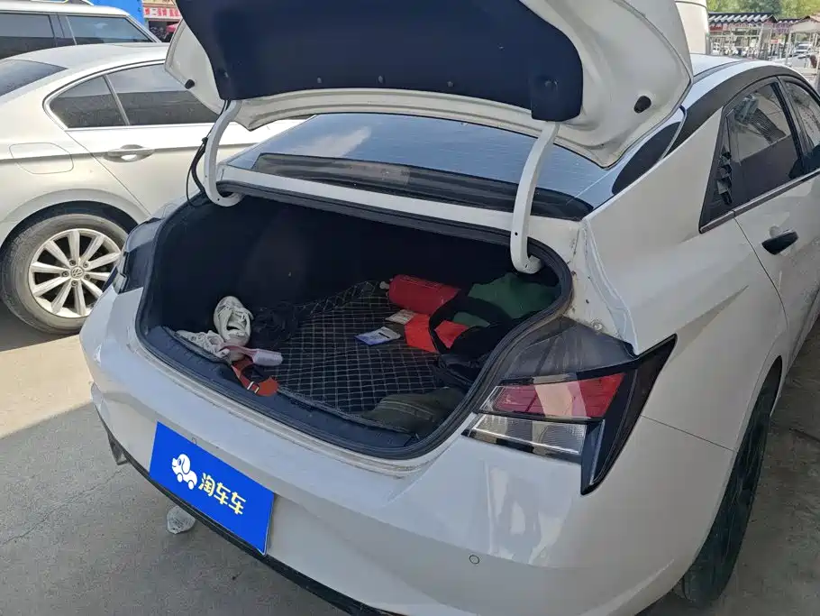 Hyundai Elantra 2023