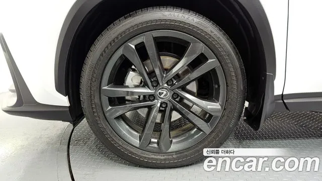 Lexus NX 2024