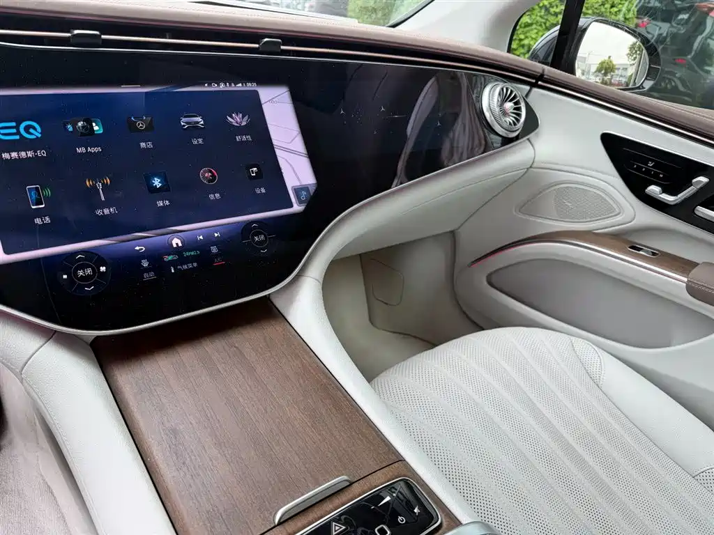 Mercedes-Benz EQS 2024