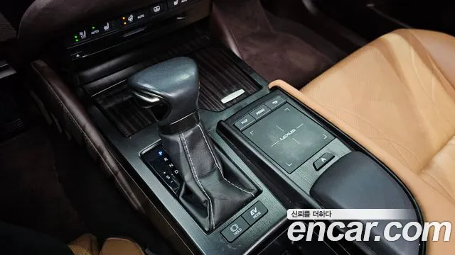 Lexus ES 2020