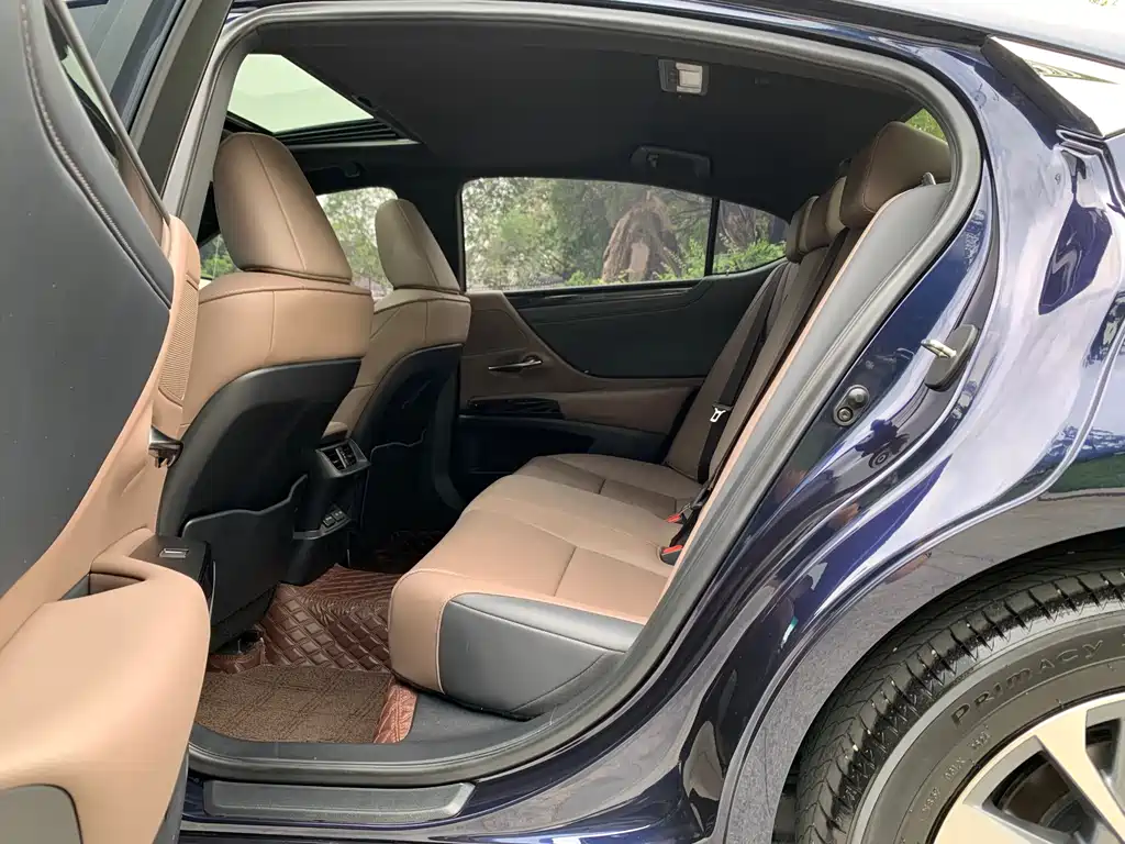 Lexus ES 2024