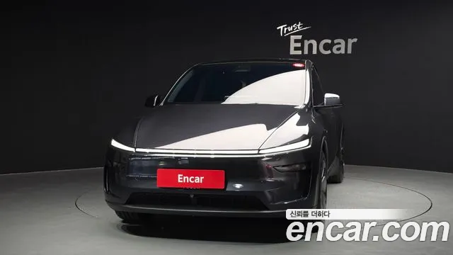 Tesla Model Y 2025