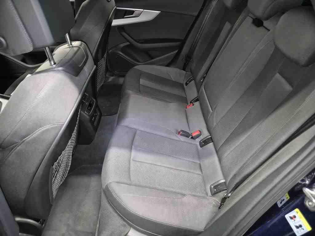 Audi A4 2023