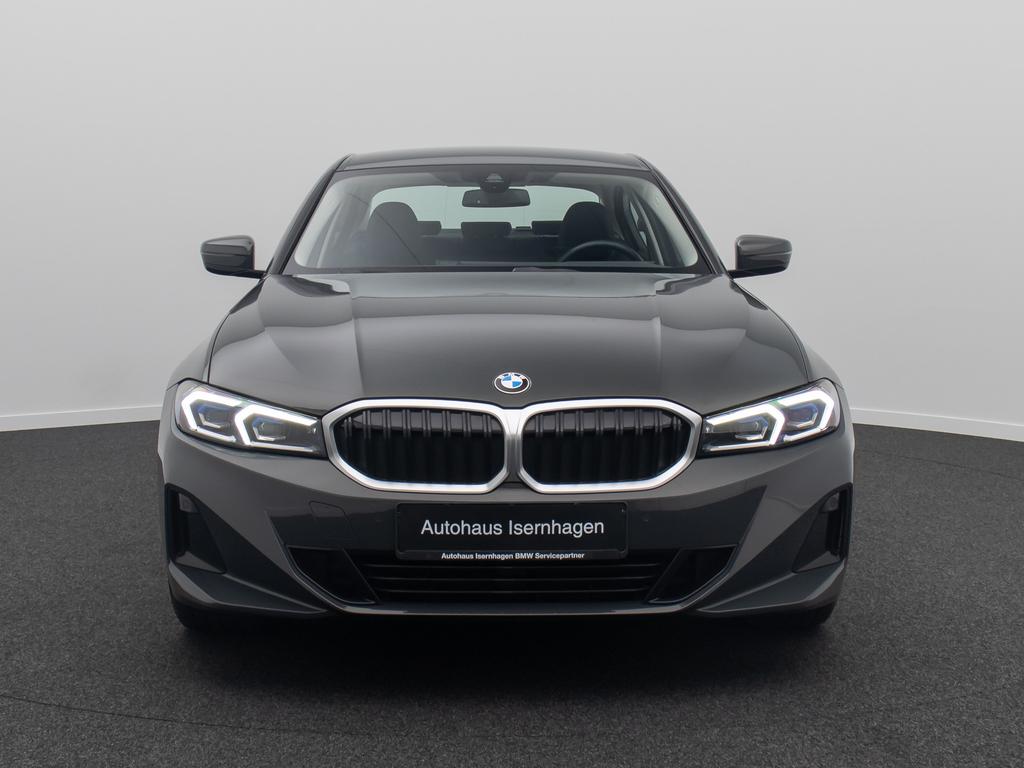 BMW 330 2022
