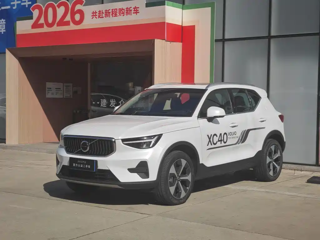 Volvo XC40 2025