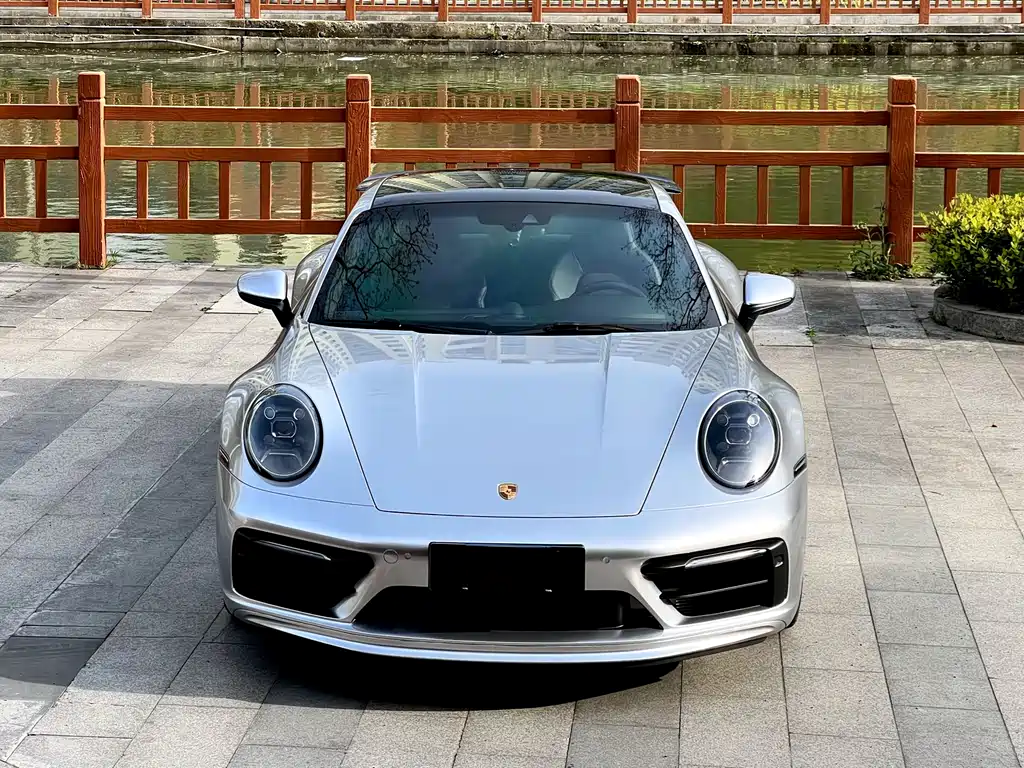 Porsche 911 2025