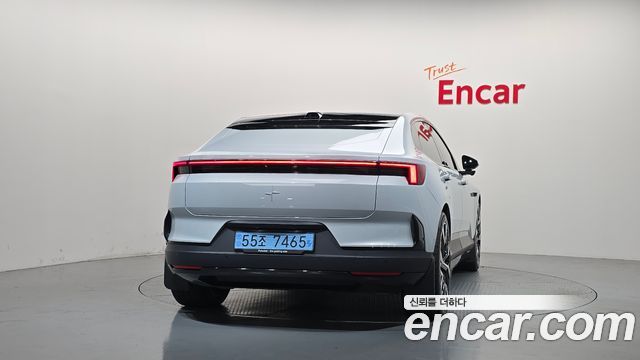 Polestar 4 2025