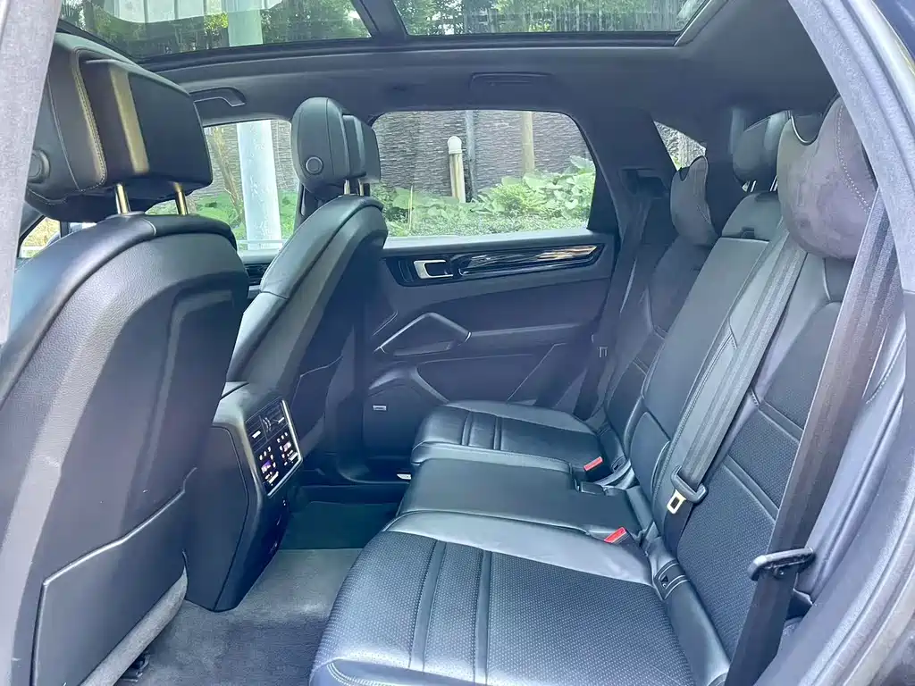 Porsche Cayenne 2021