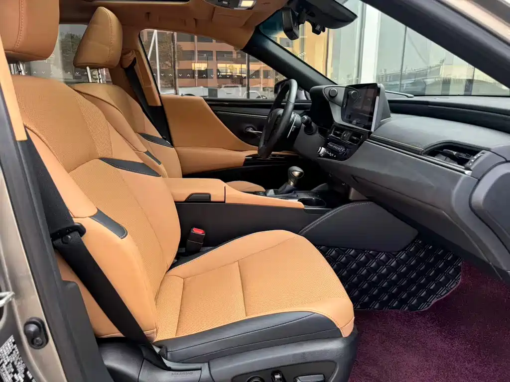 Lexus ES 2024