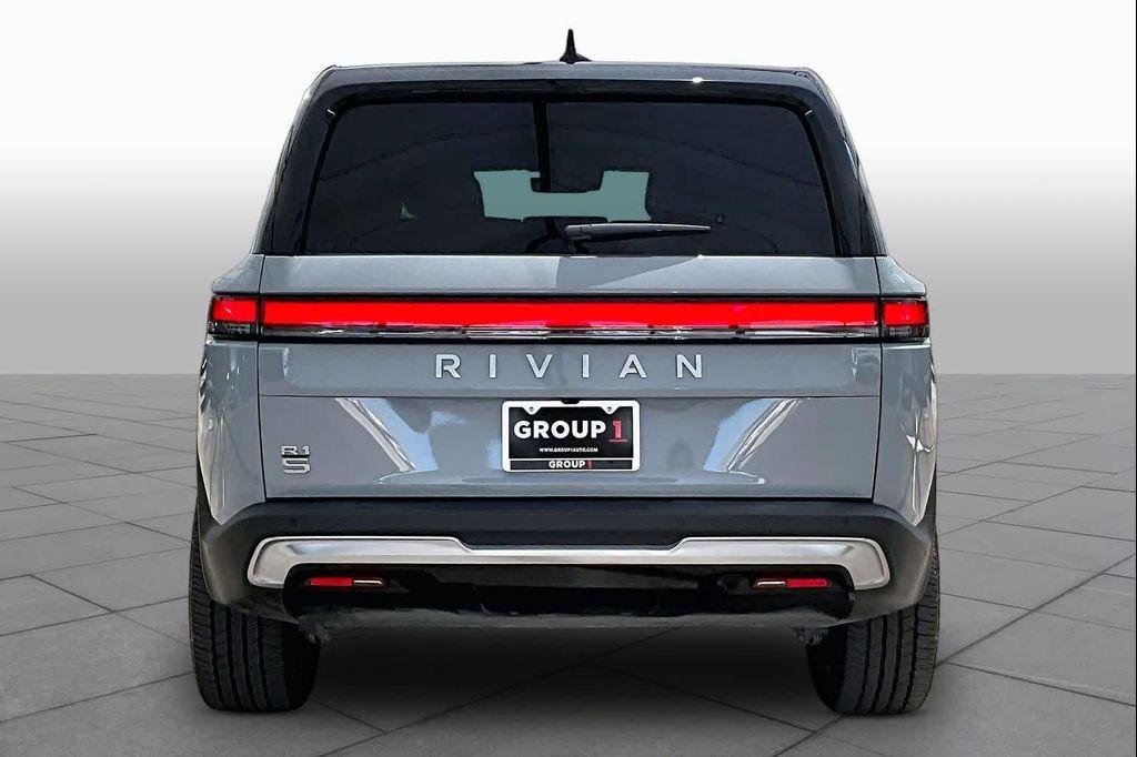 Rivian R1S 2025