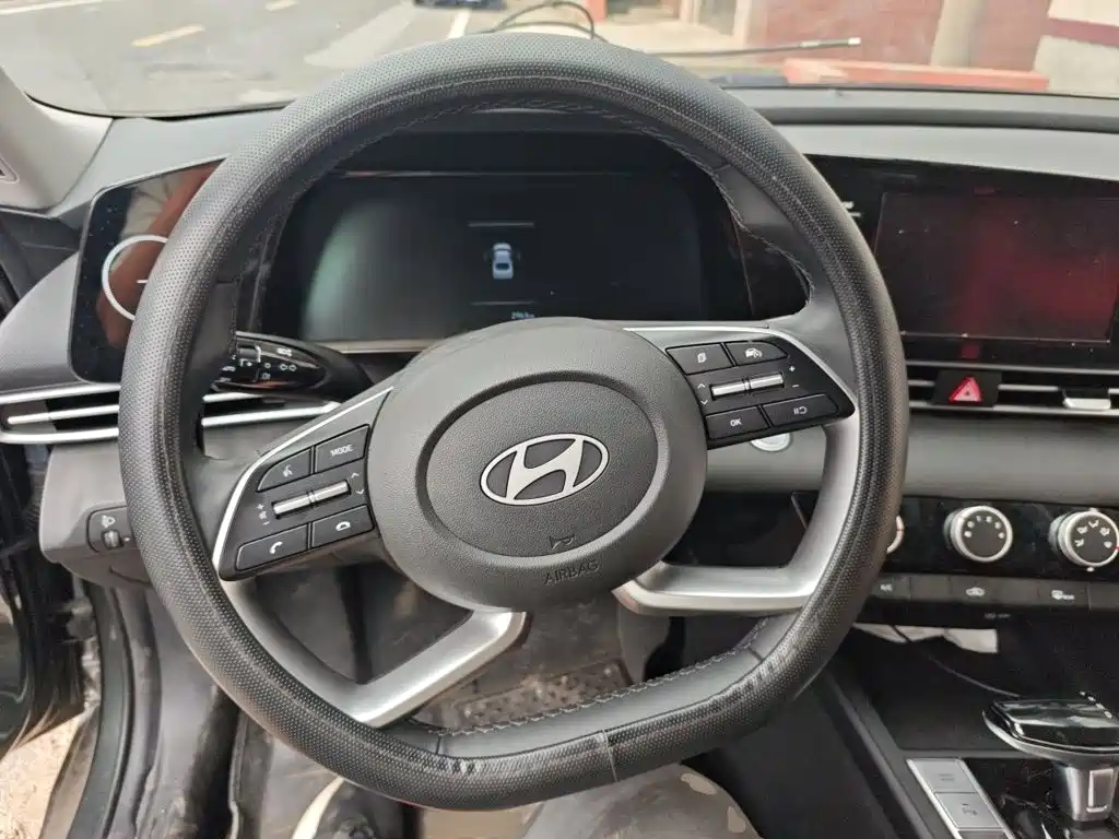 Hyundai Elantra 2024