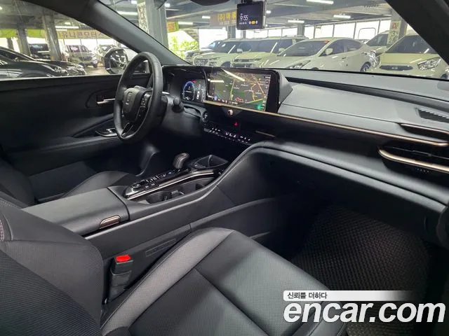 Toyota Crown 2023