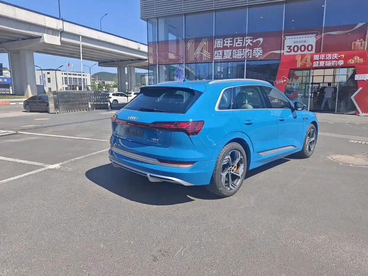 Audi e-tron 2025