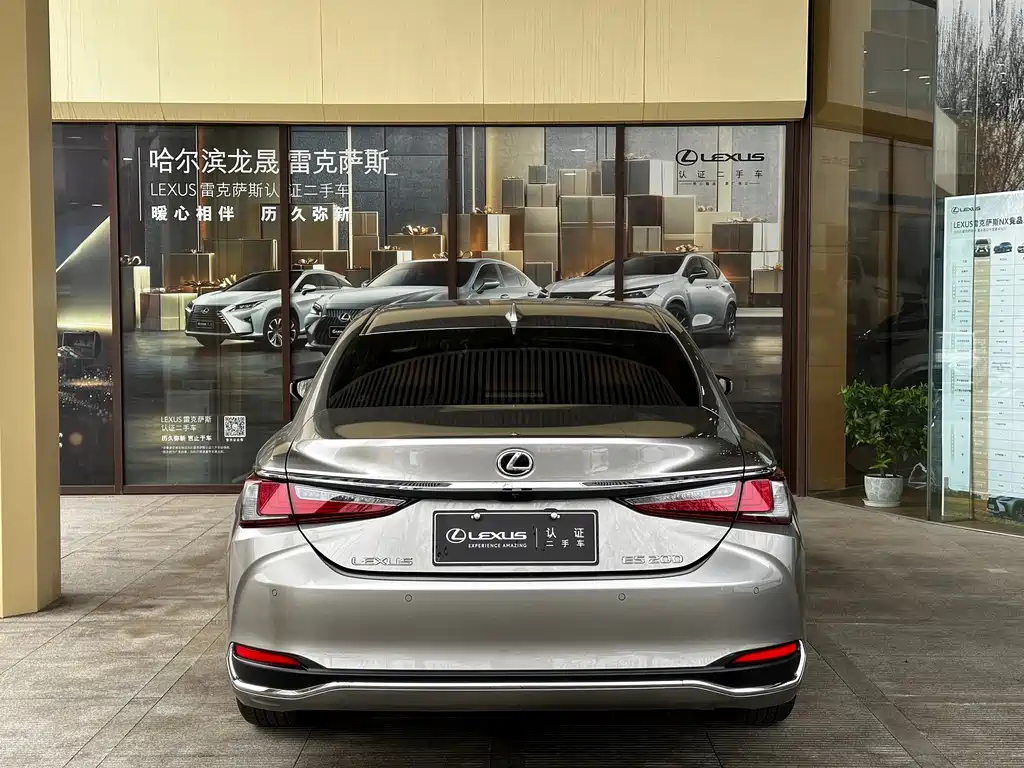 Lexus ES 2024