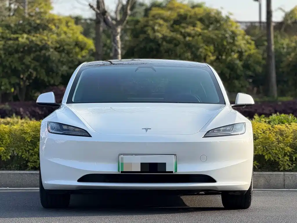 Tesla Model 3 2024