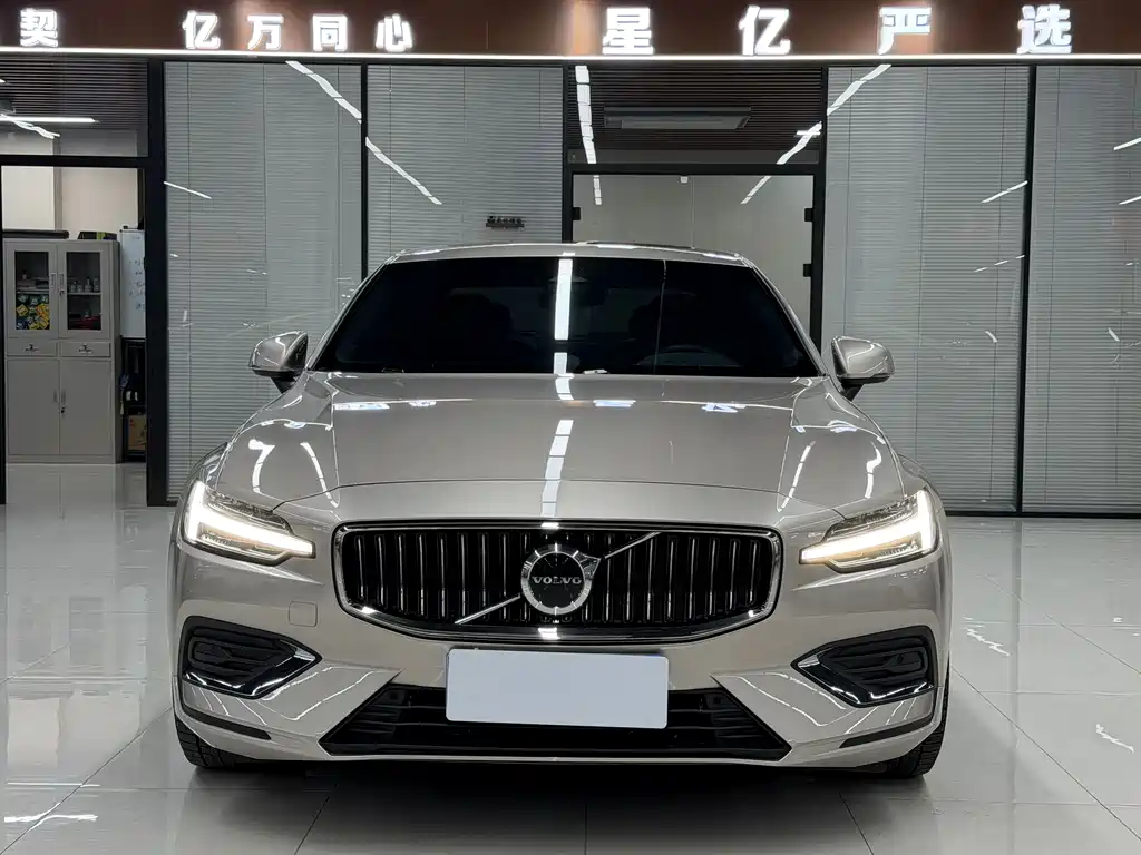 Volvo S60 2023