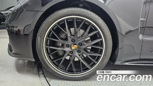 Porsche Panamera 2021