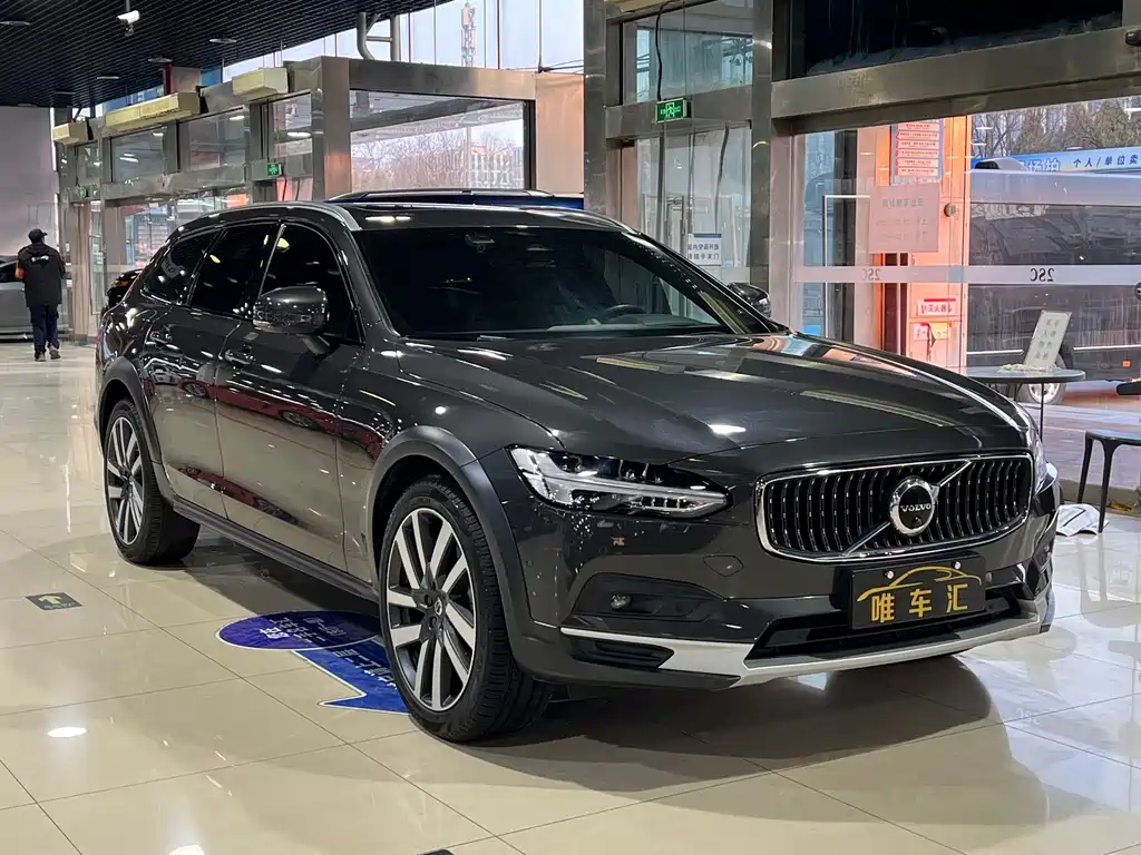Volvo V90 2023