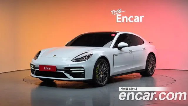 Porsche Panamera 2023