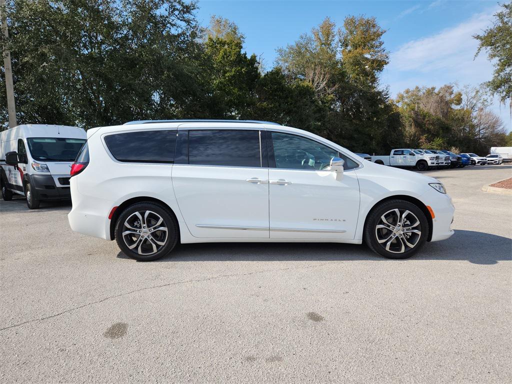 Chrysler Pacifica 2024