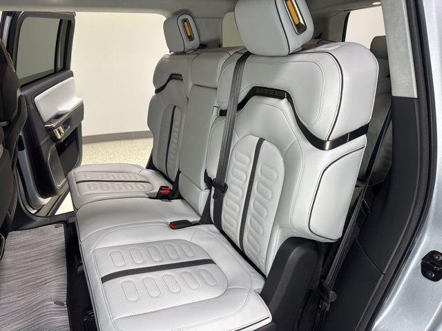 Rivian R1S 2023