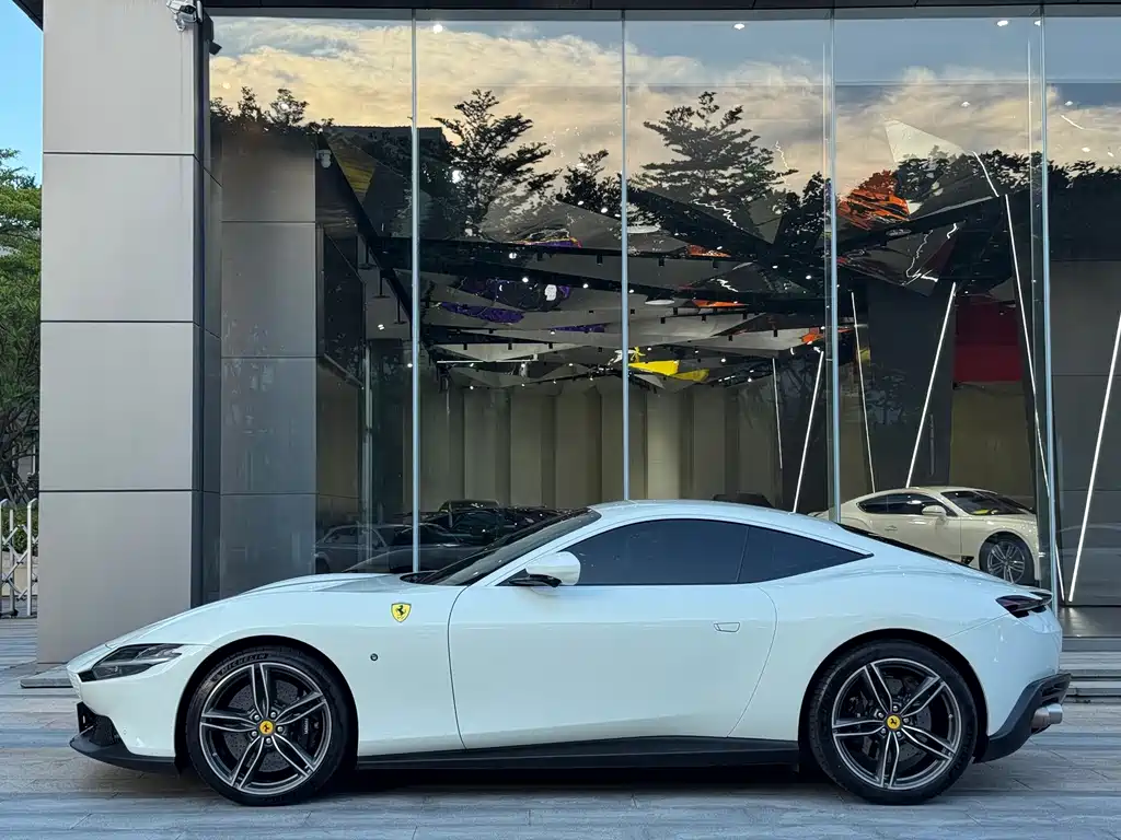 Ferrari Roma 2021