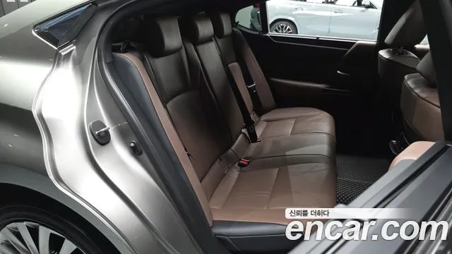 Lexus ES 2023