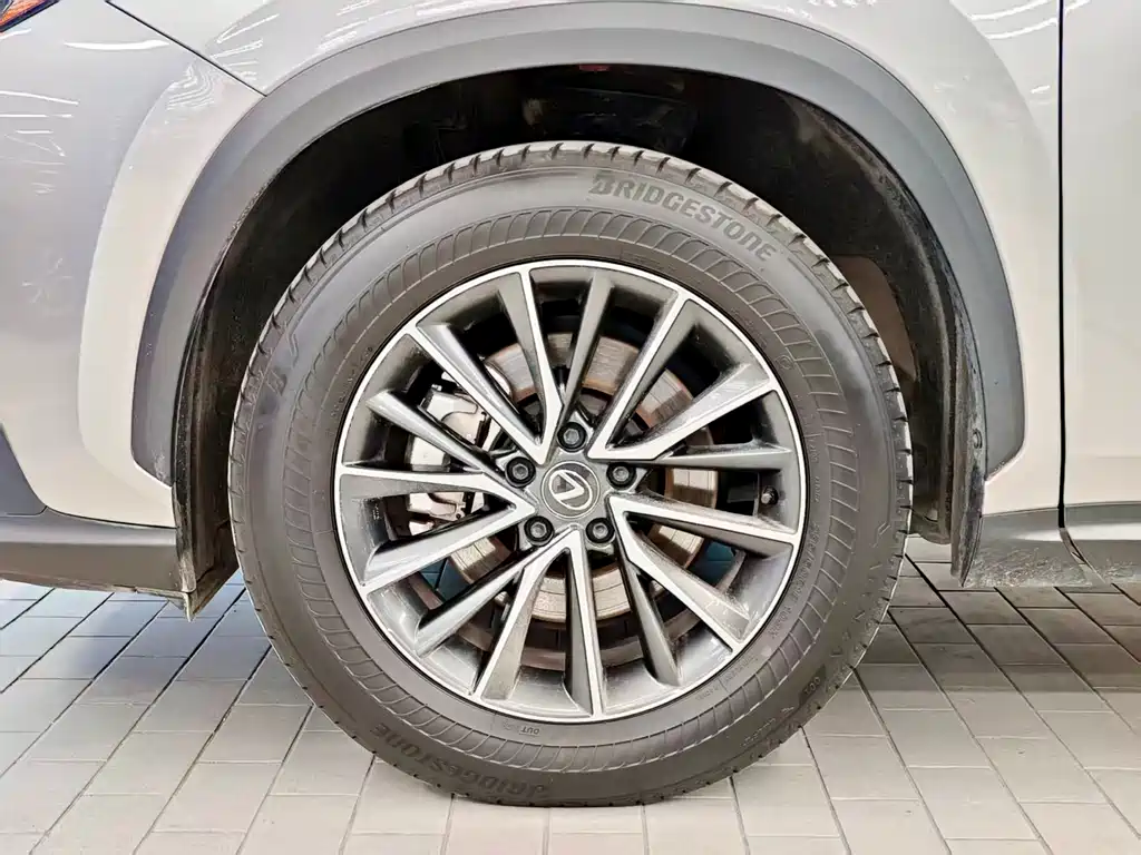 Lexus NX 2023