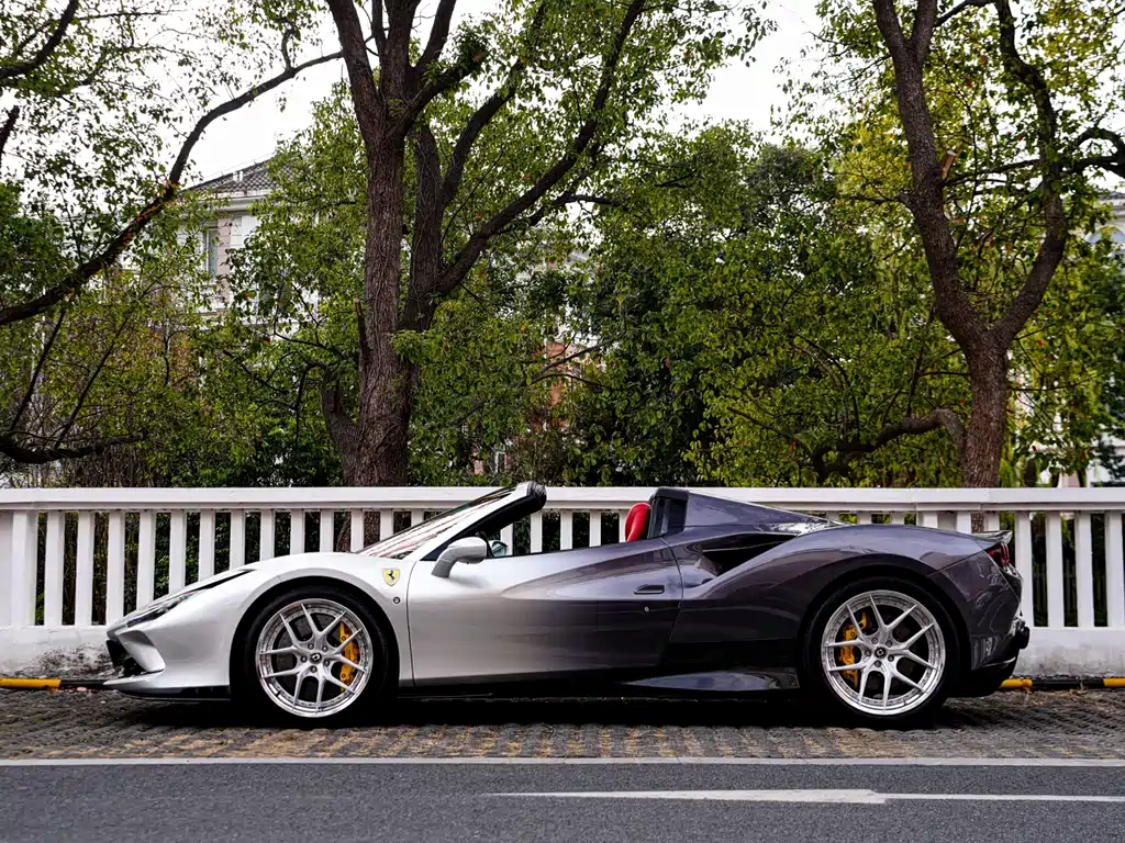 Ferrari F8 2022