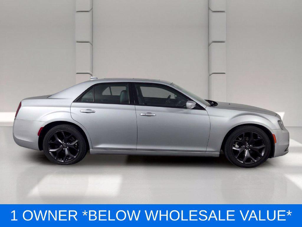 Chrysler 300 2023