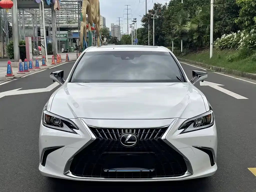Lexus ES 2024