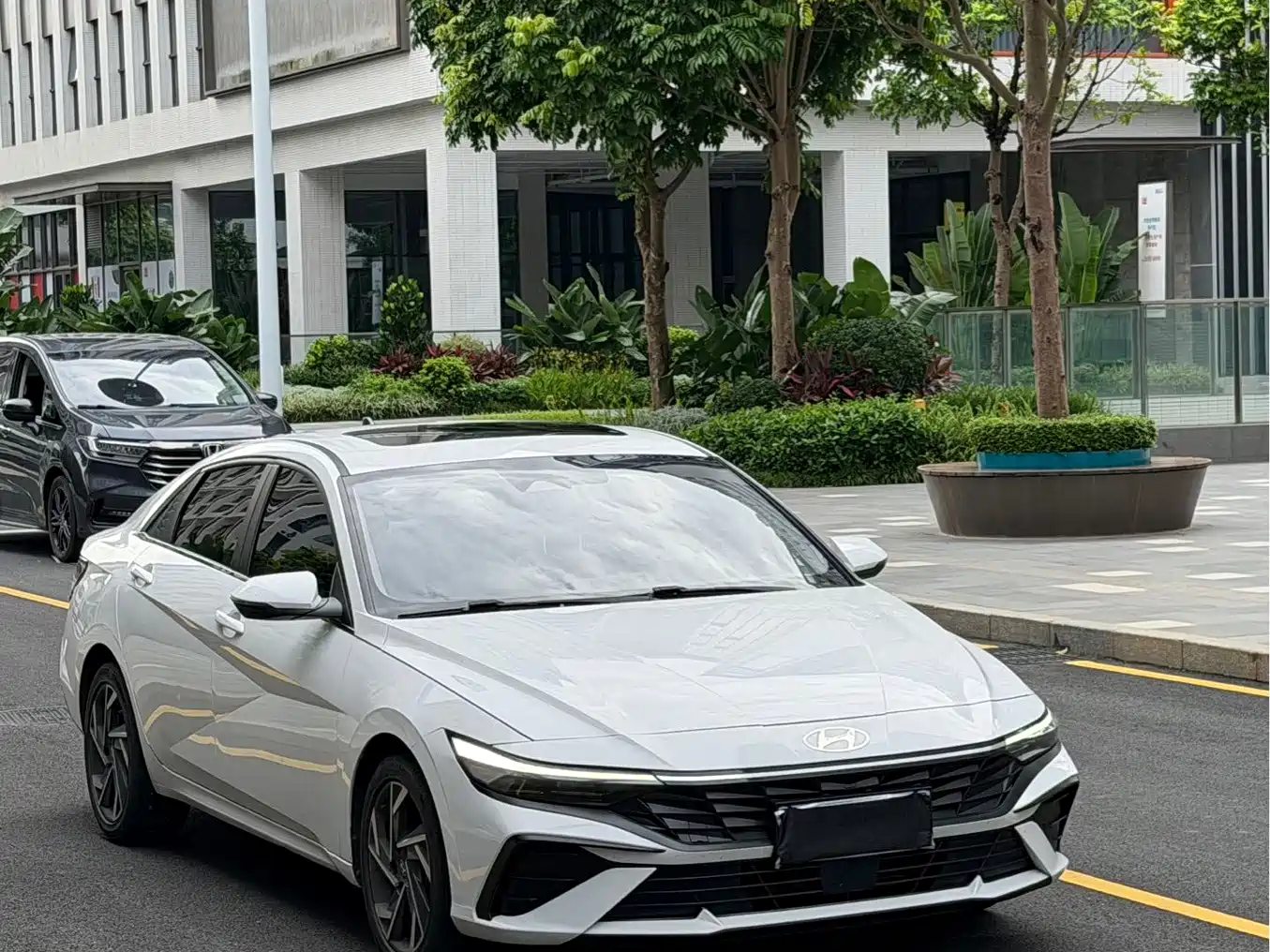 Hyundai Elantra 2024