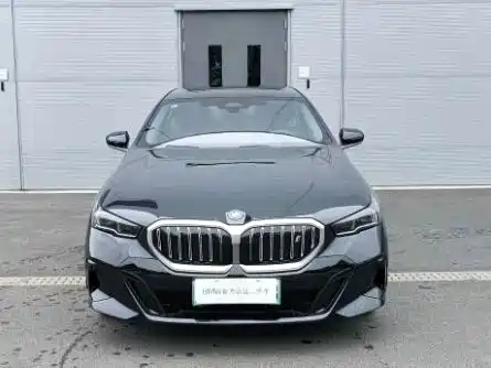 BMW i5 2025