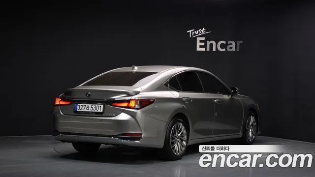 Lexus ES 2024