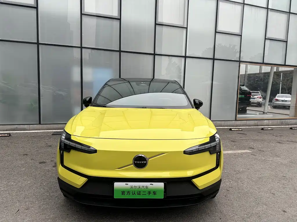 Volvo EX30 2024