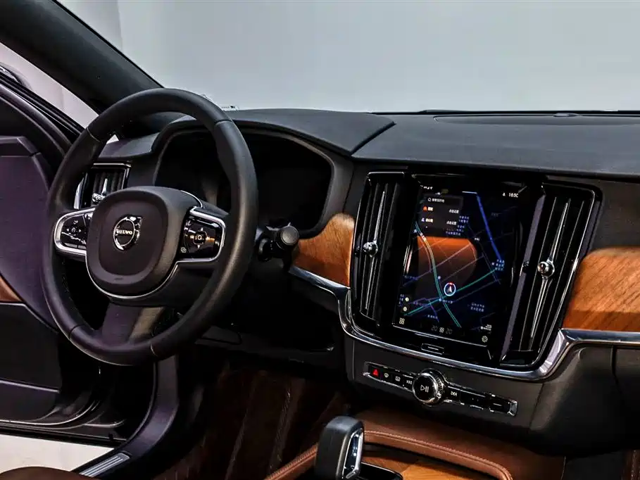 Volvo S90 2025
