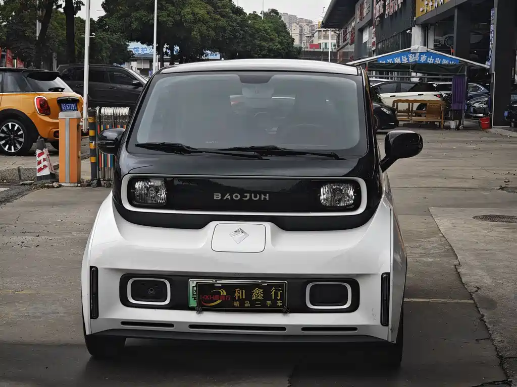 Baojun E300 2021