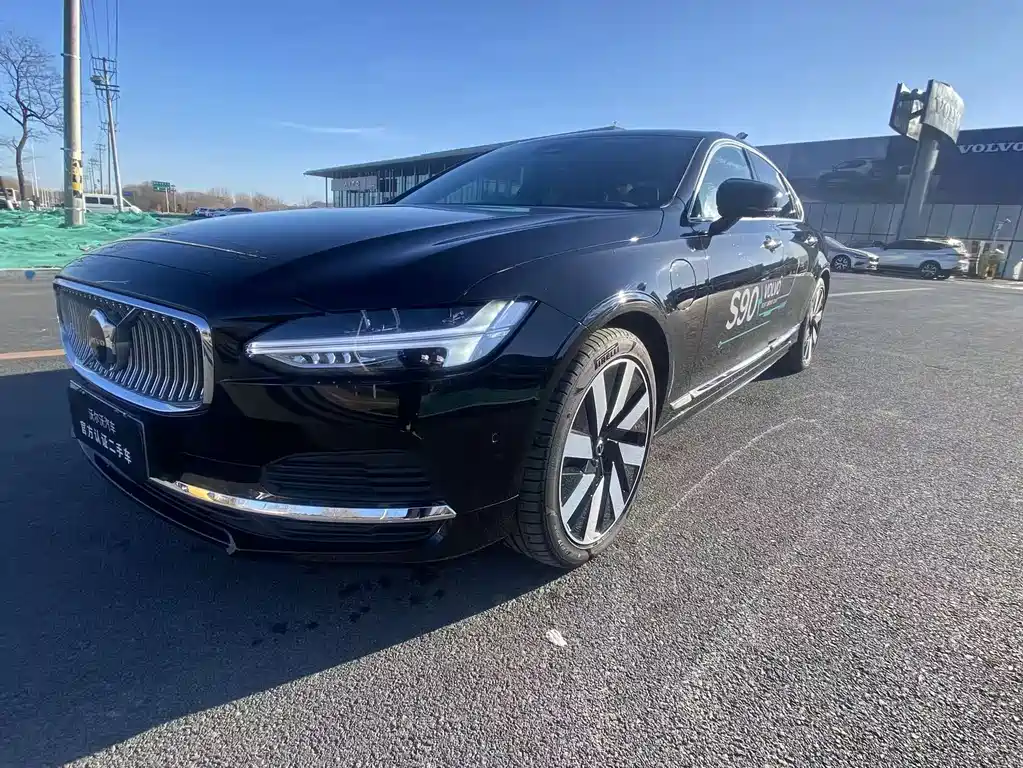 Volvo S90 2025
