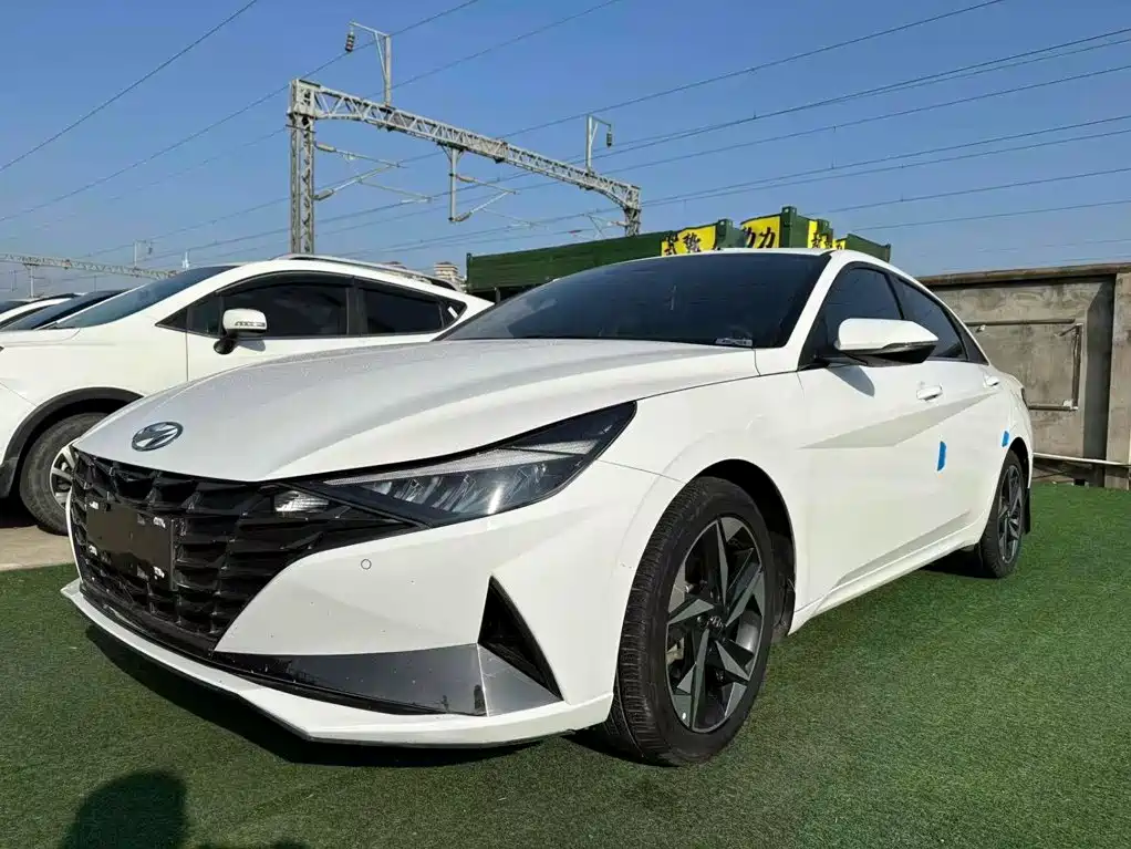 Hyundai Elantra 2022