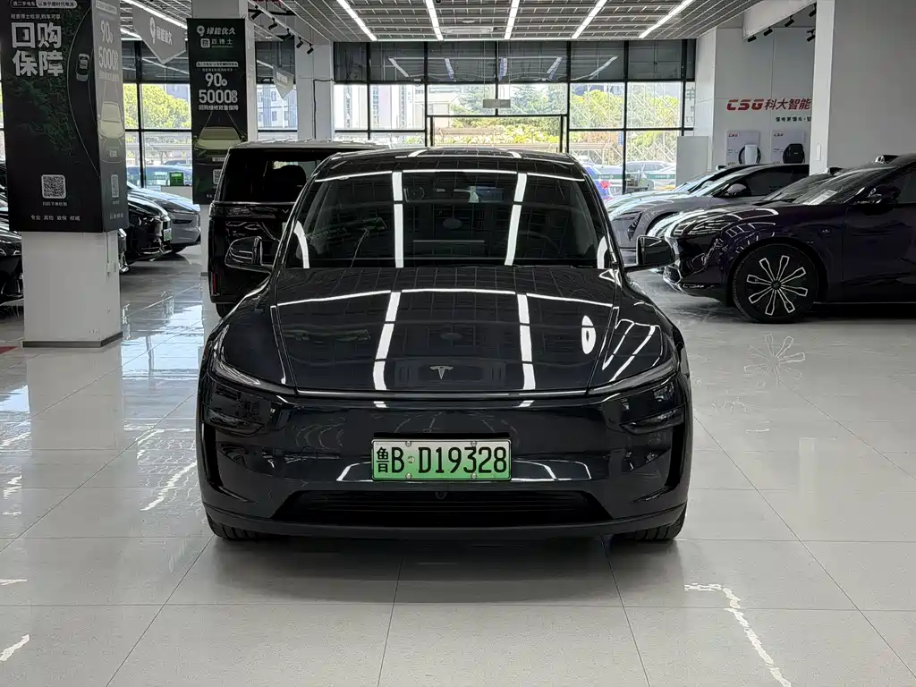Tesla Model Y 2025