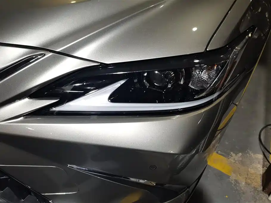 Lexus ES 2024